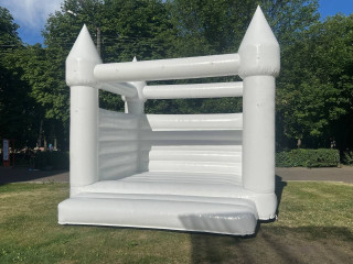 Батут «Білий замок»