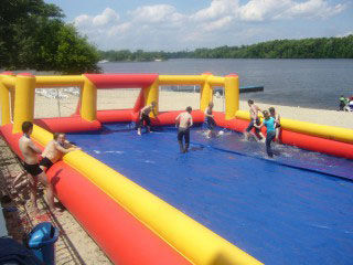 Слизький футбол