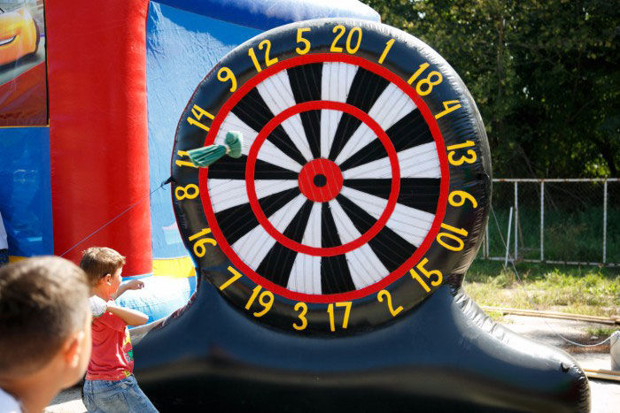 Надувний дартс