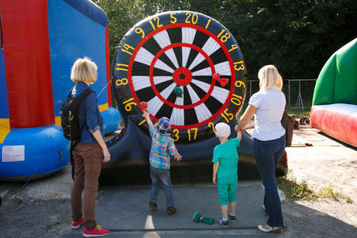 Надувний дартс