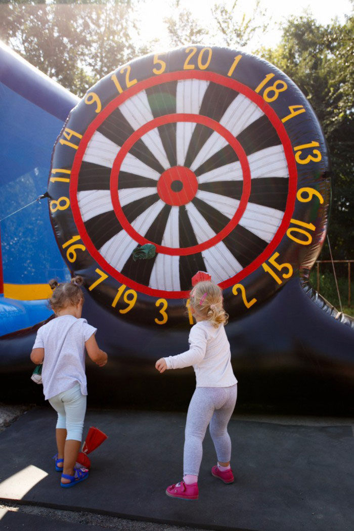 Надувний дартс