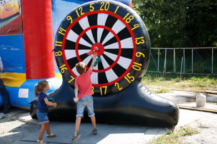 Надувний дартс
