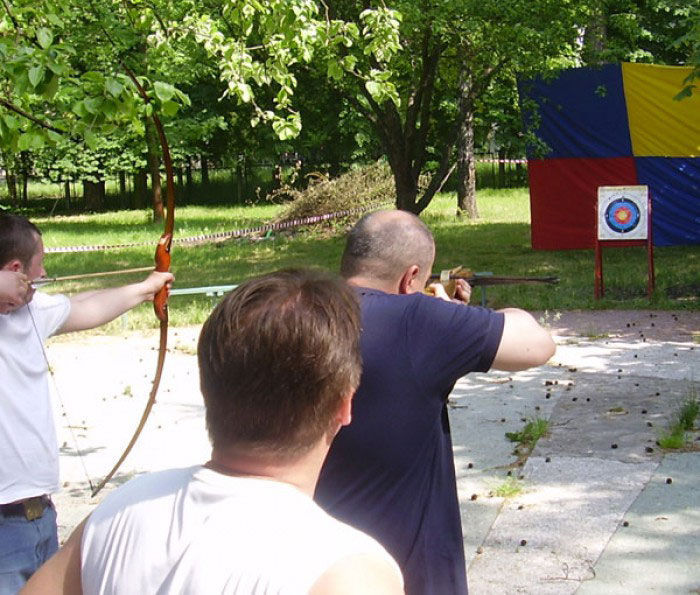 Луки та арбалети