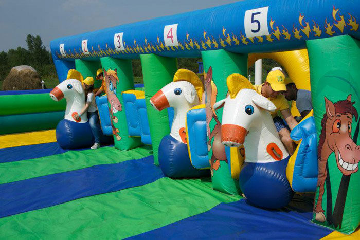 Стрибки надувні