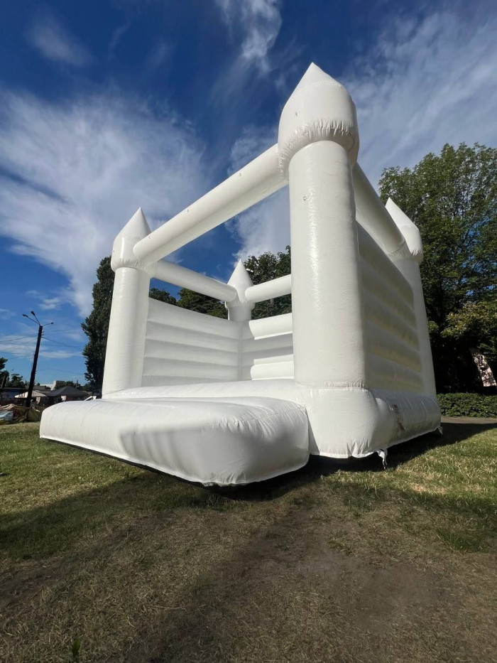 Батут «Білий замок»