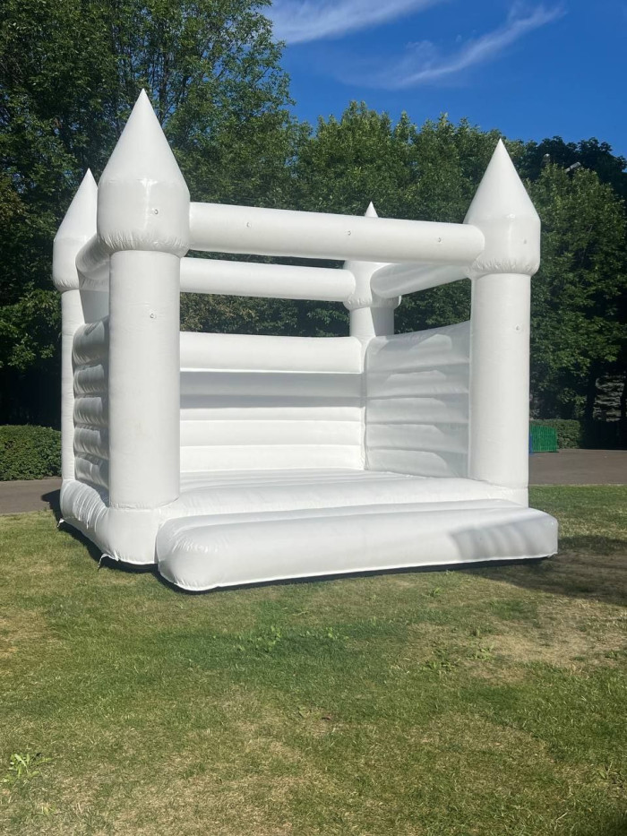 Батут «Білий замок»