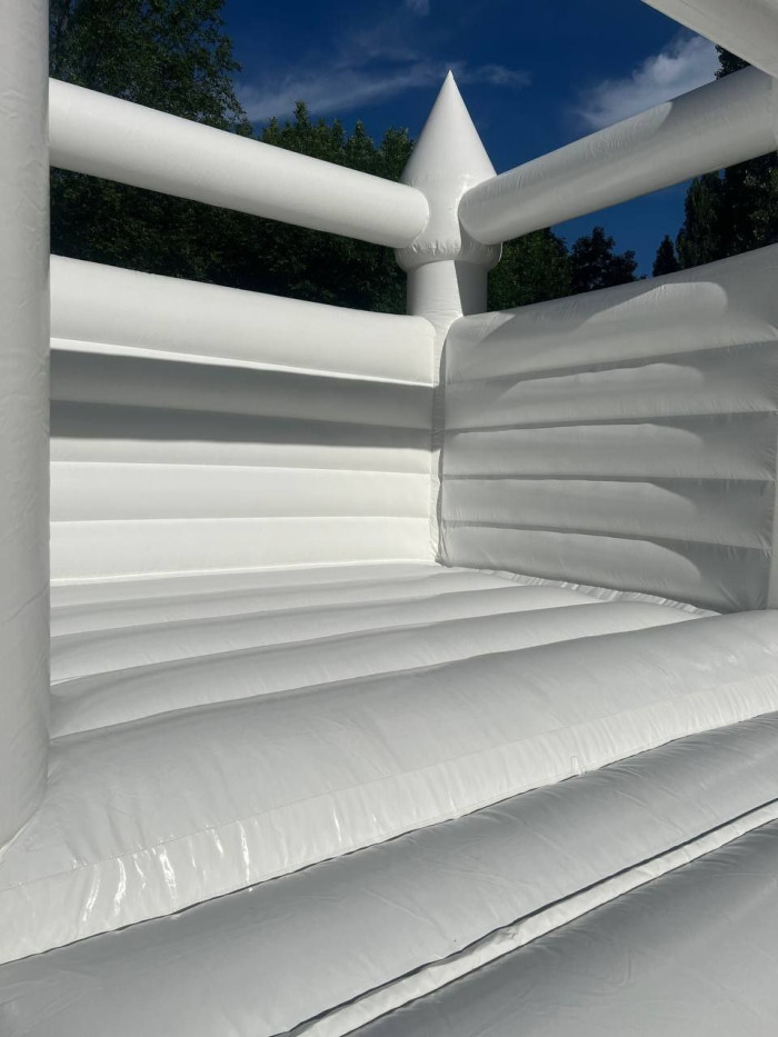 Батут «Білий замок»