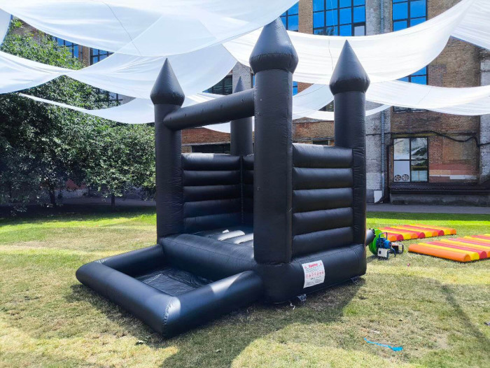 Батут «Чорний замок»