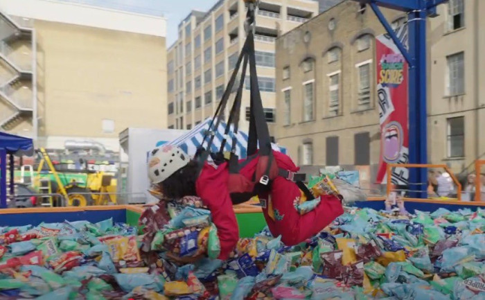 Велетенська кран машина