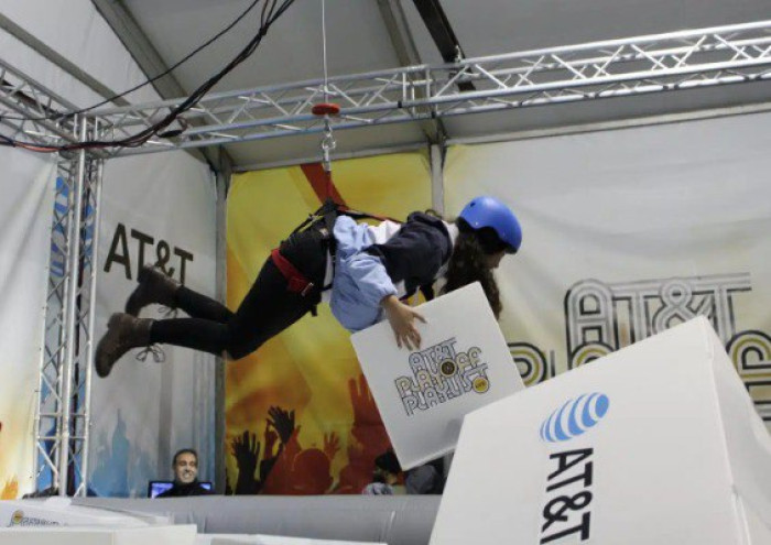 Велетенська кран машина